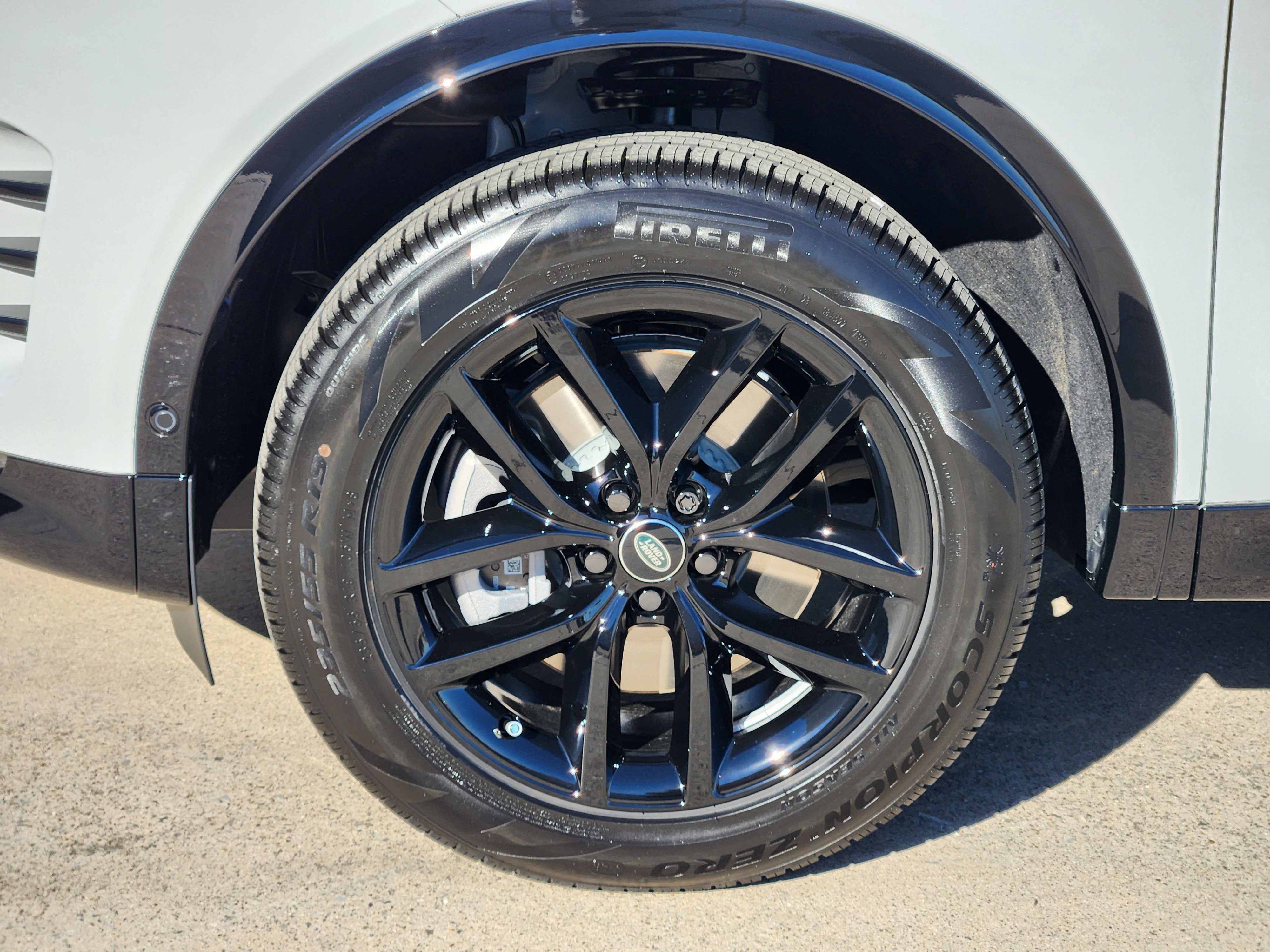 New 2025 Land Rover Discovery Sport Dynamic SE image 10