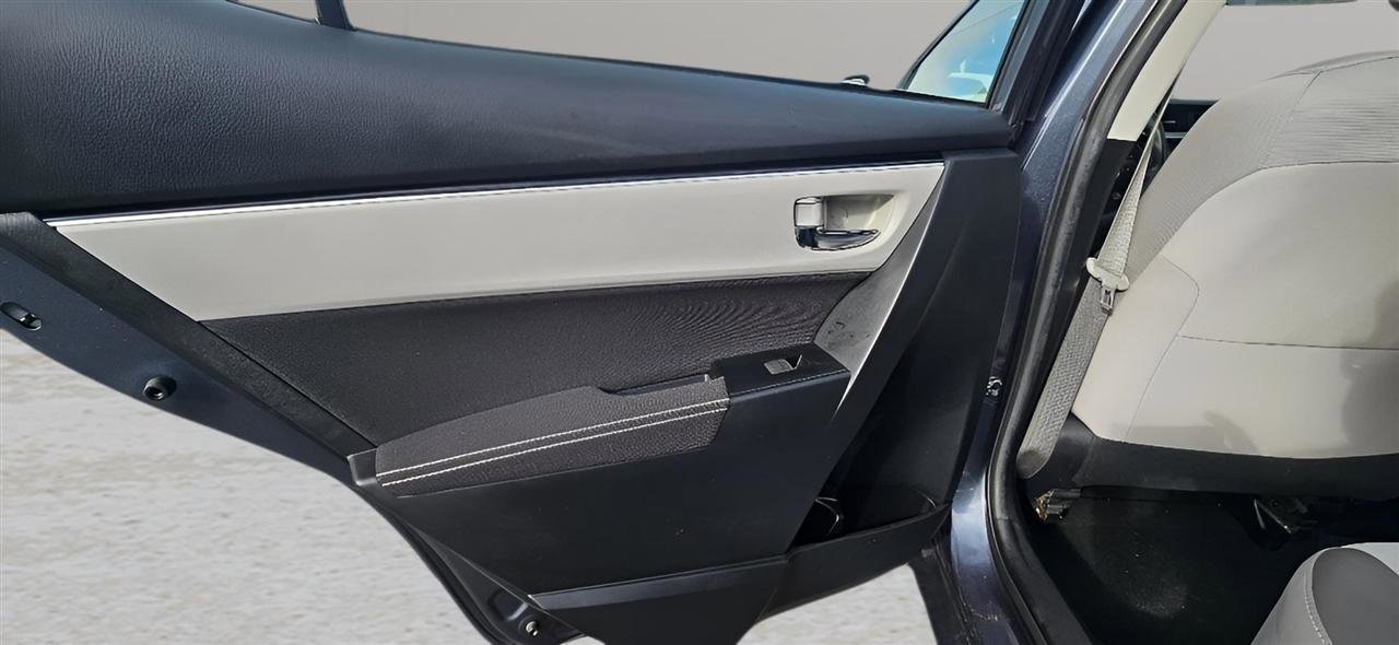 Used 2019 Toyota Corolla LE FWD image 18