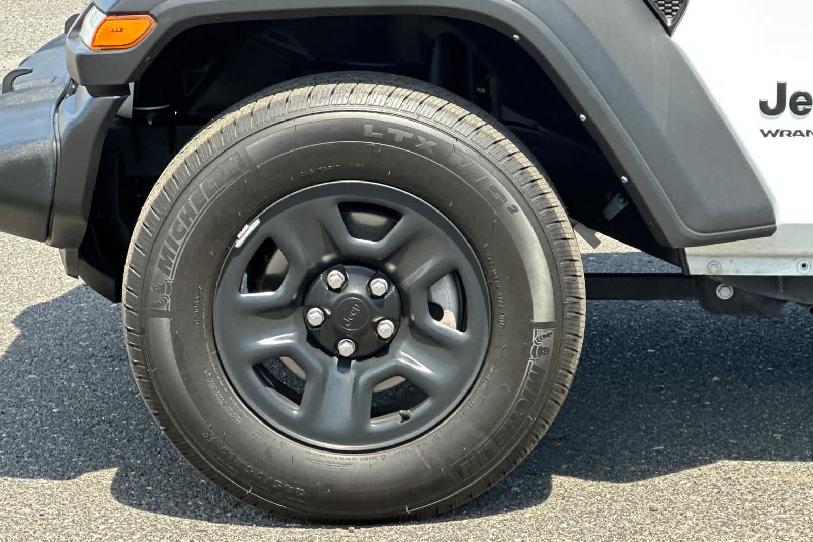 Used 2022 Jeep Wrangler Sport AWD/4WD image 29