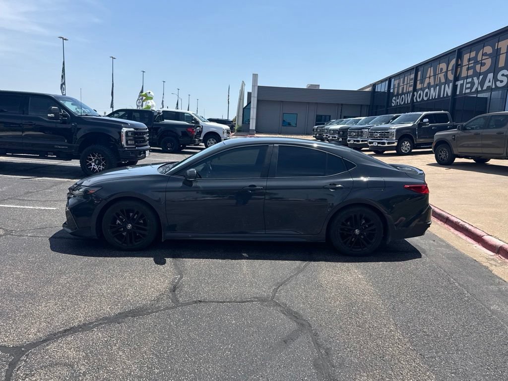 Used 2025 Toyota Camry SE w/ Convenience Package FWD image 4