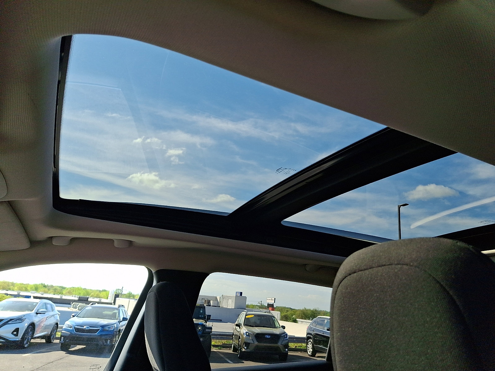 Used 2017 Jeep Cherokee Latitude w/ Comfort/Convenience Group image 14