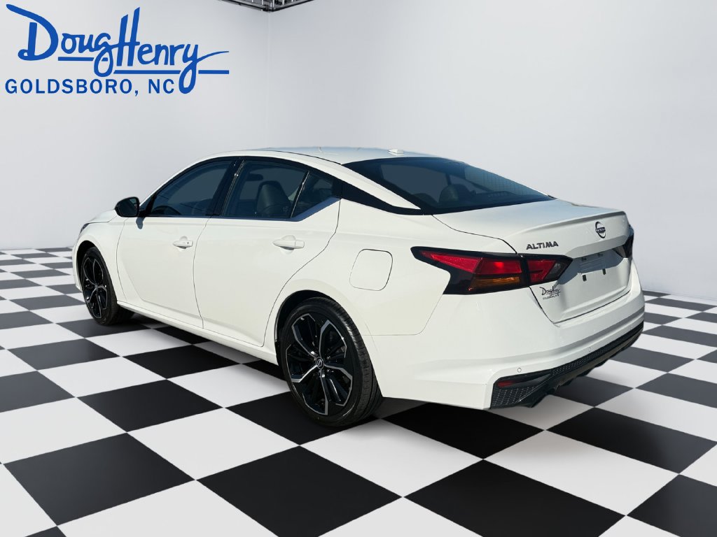 Used 2025 Nissan Altima 2.5 SR FWD image 3