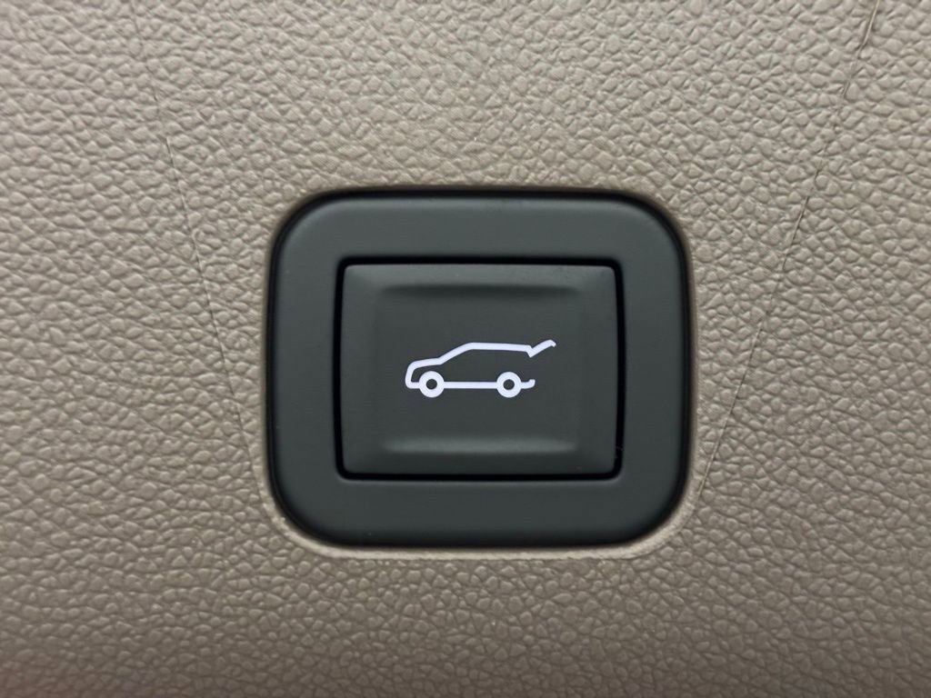 New 2026 GMC Yukon Denali w/ Sun & Power Step Package image 12