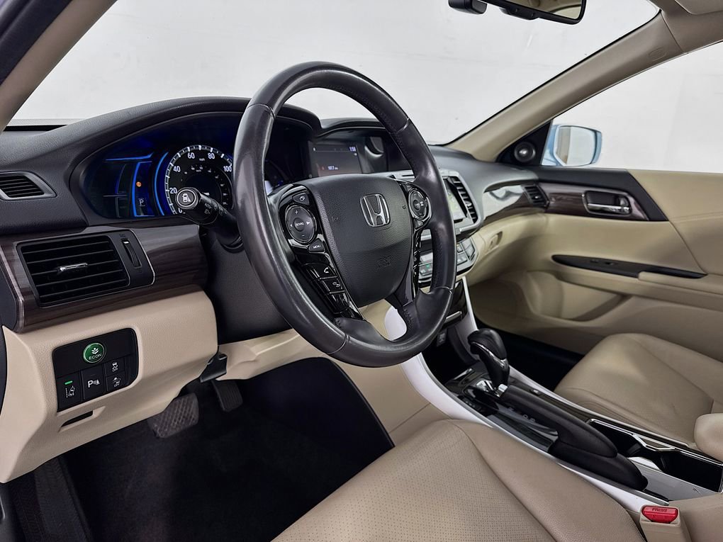 Used 2017 Honda Accord Touring image 12
