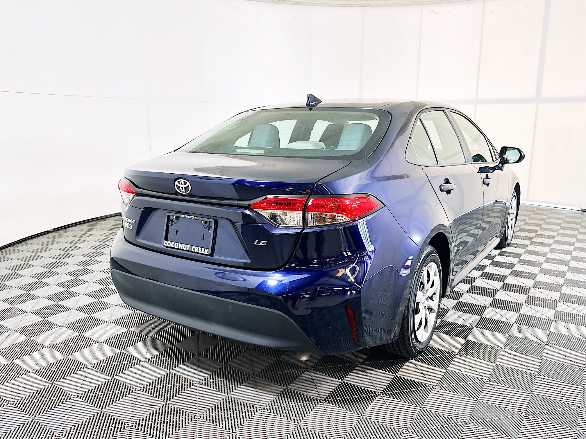 Used 2024 Toyota Corolla LE FWD image 3