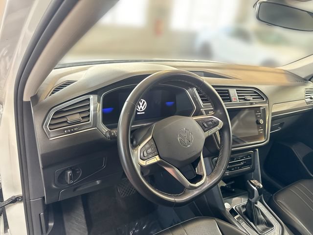 Certified 2023 Volkswagen Tiguan SE w/ Panoramic Sunroof Package FWD image 12
