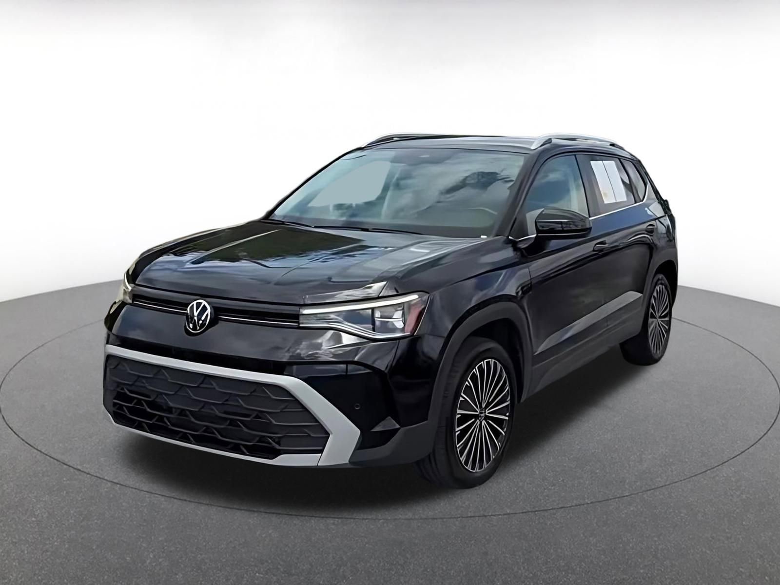 Used 2025 Volkswagen Taos SE FWD image 7