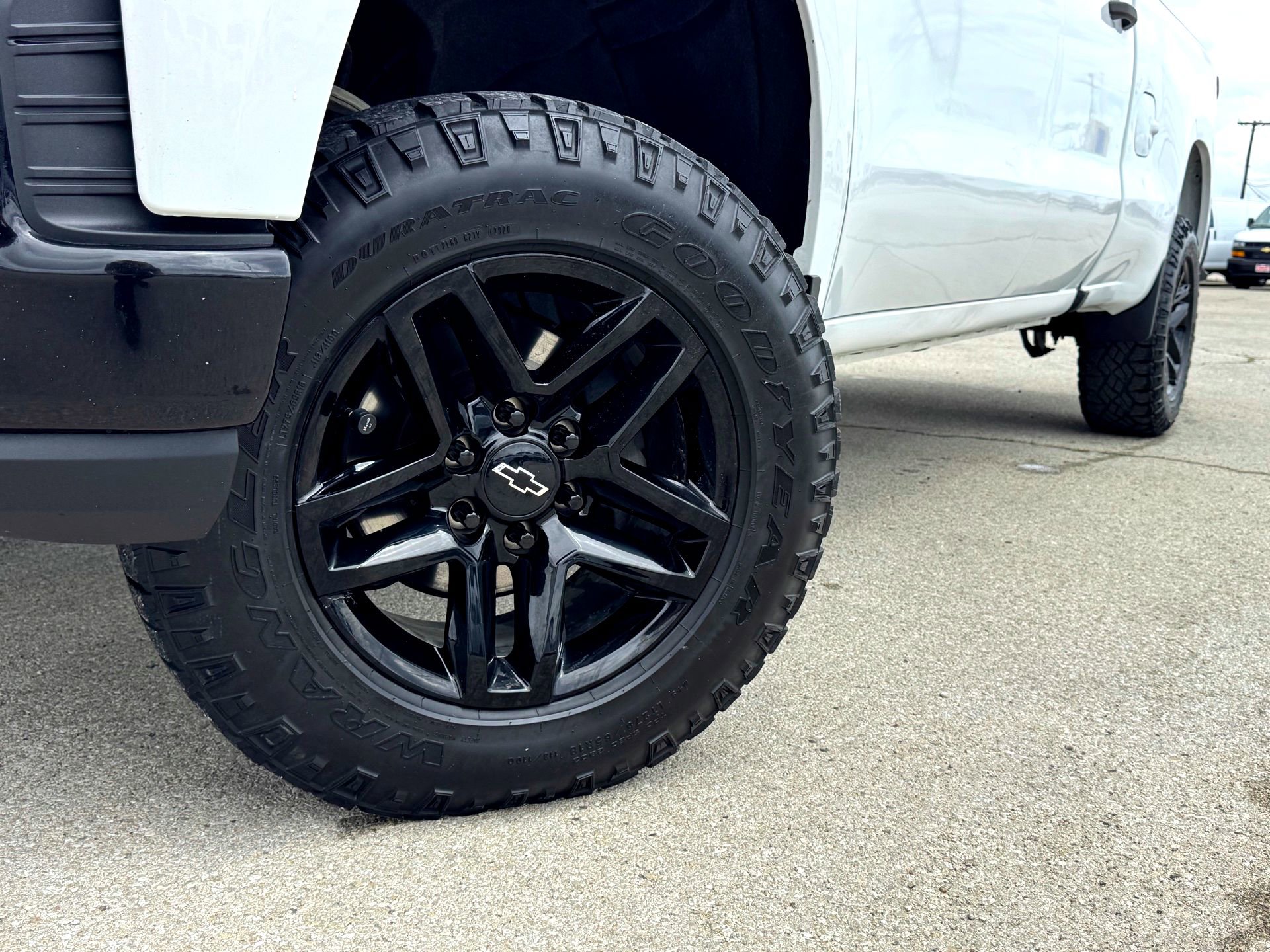 Used 2019 Chevrolet Silverado 1500 Custom Trail Boss w/ Custom Convenience Package AWD/4WD image 2