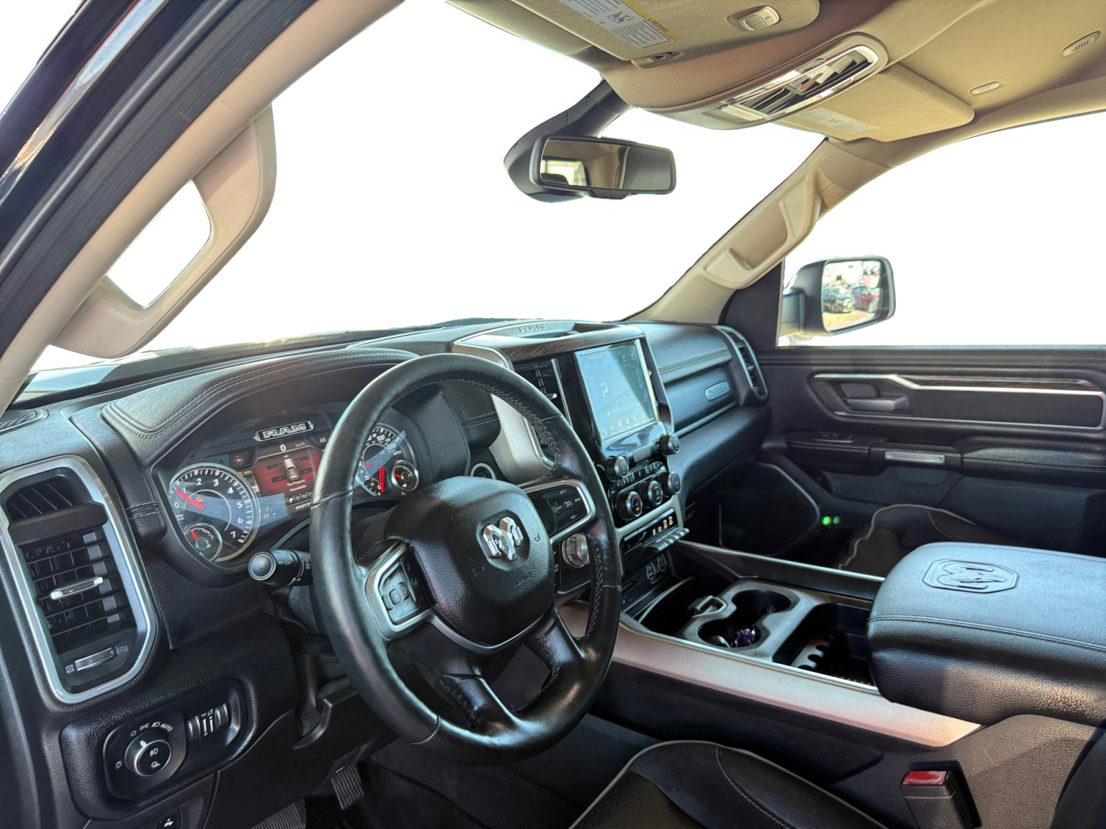 Used 2019 RAM 1500 Laramie RWD image 9