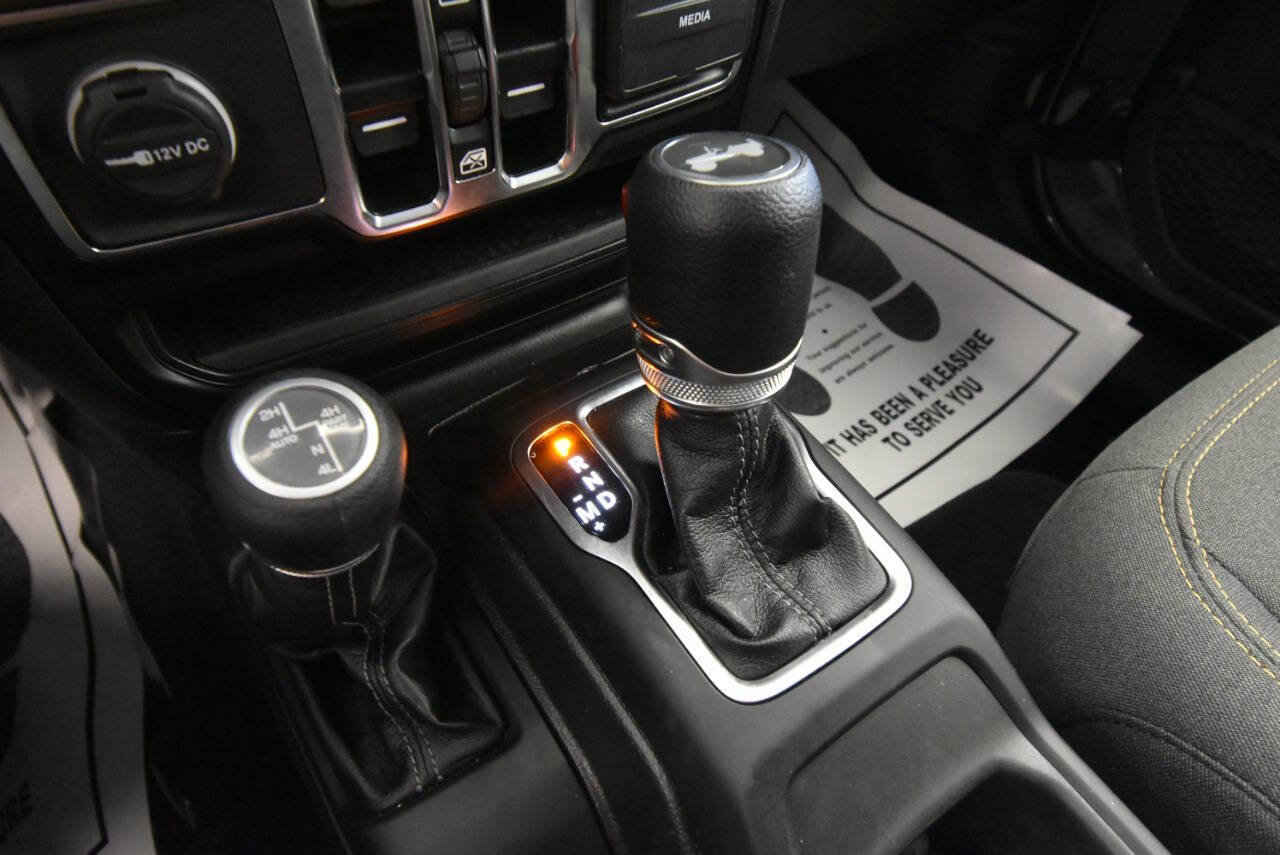 Used 2025 Jeep Wrangler Unlimited Sahara AWD/4WD image 21