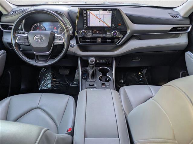 Used 2022 Toyota Highlander XLE image 17