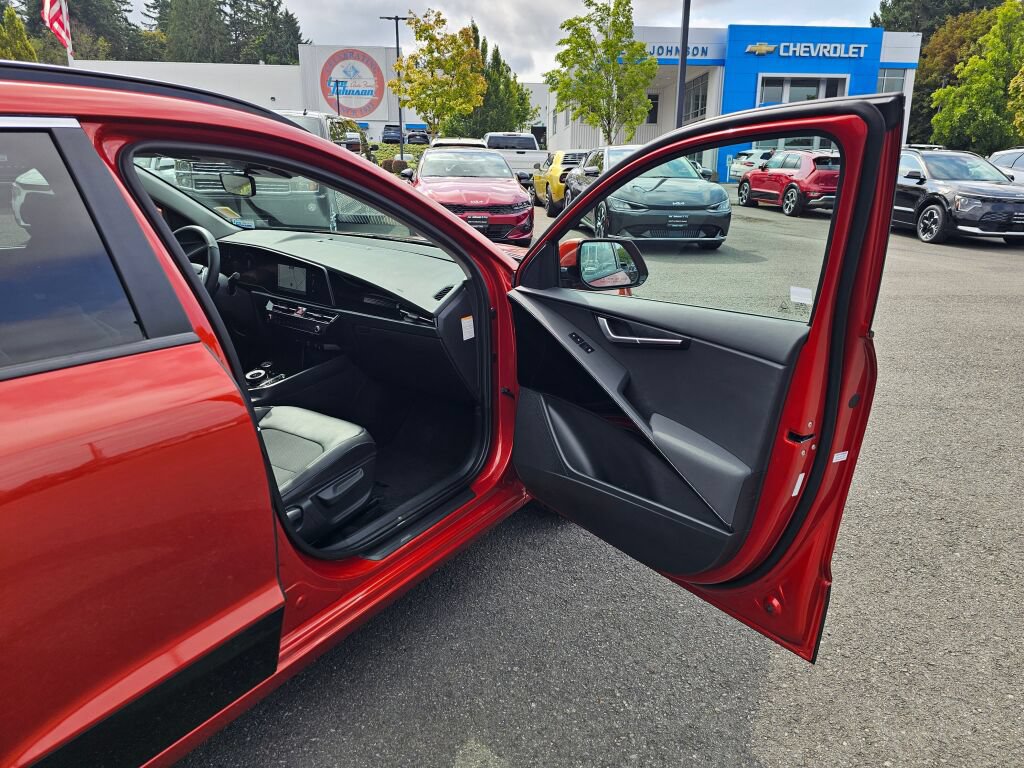 Certified 2023 Kia Niro Wind w/ Wind Preserve Package FWD image 27