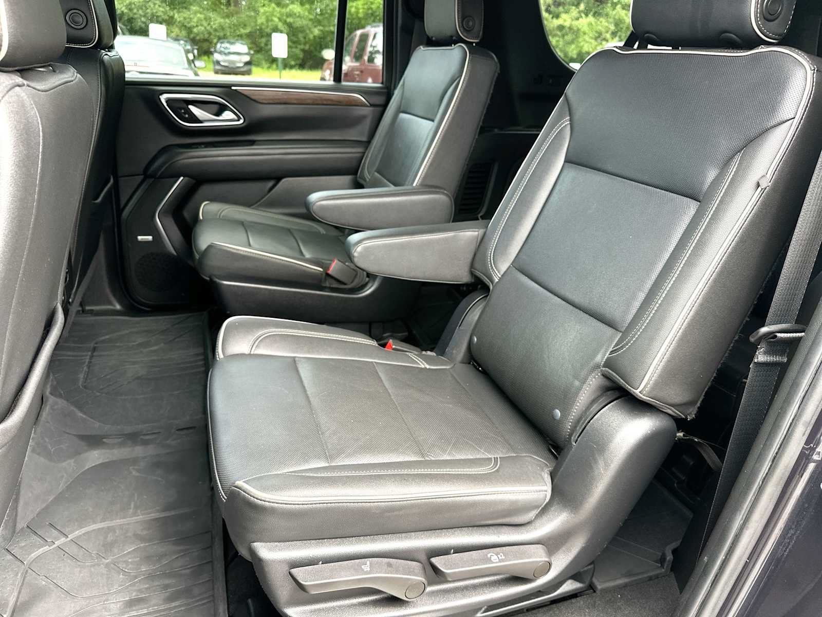 Used 2022 Chevrolet Suburban Premier AWD/4WD image 23