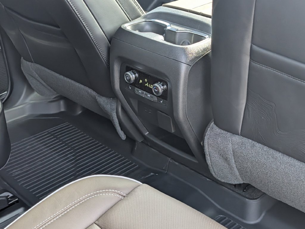 New 2027 GMC Acadia Denali Ultimate w/ LPO, Floor Liner Package AWD/4WD image 32