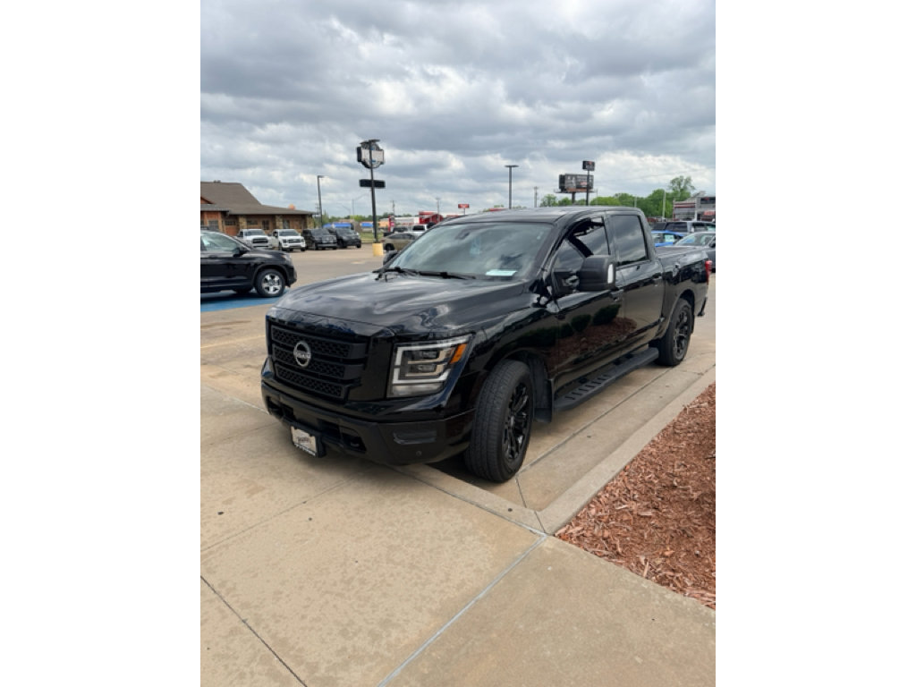 Used 2023 Nissan Titan SV w/ SV Convenience Package RWD image 2