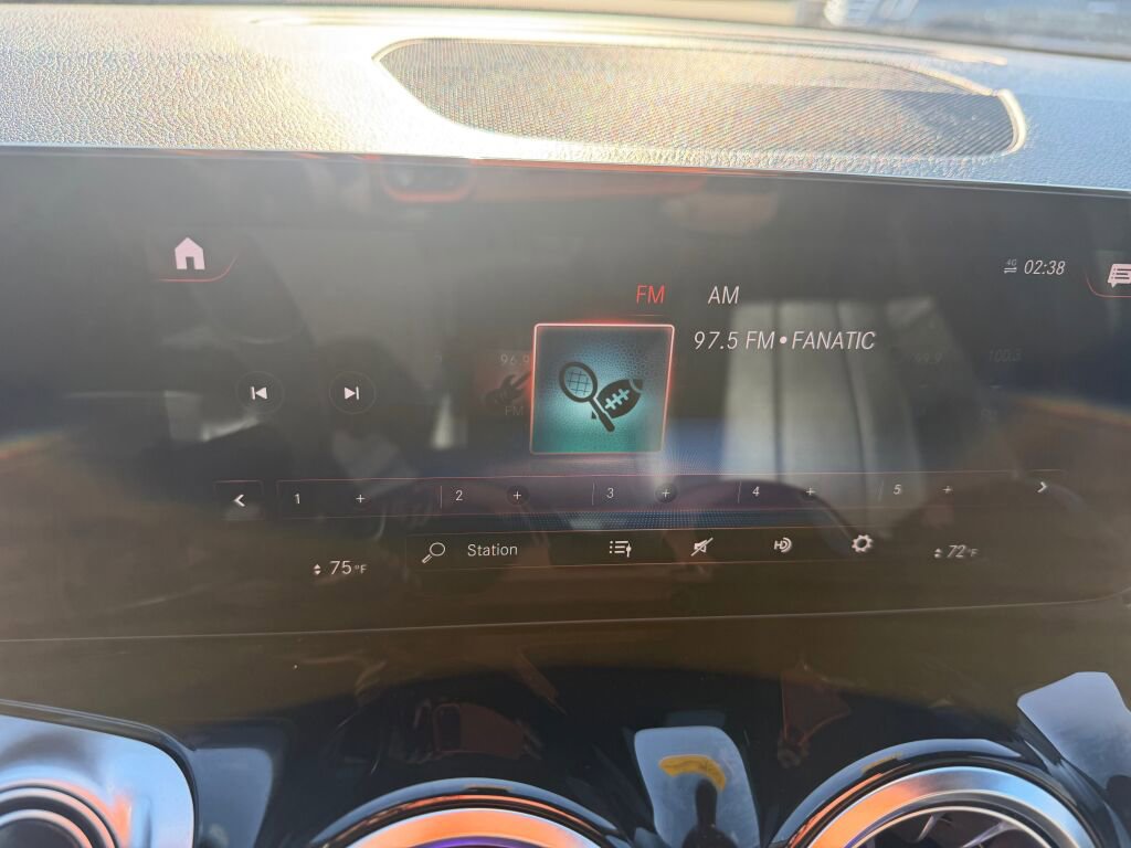 Used 2022 Mercedes-Benz GLB 250 4MATIC image 16