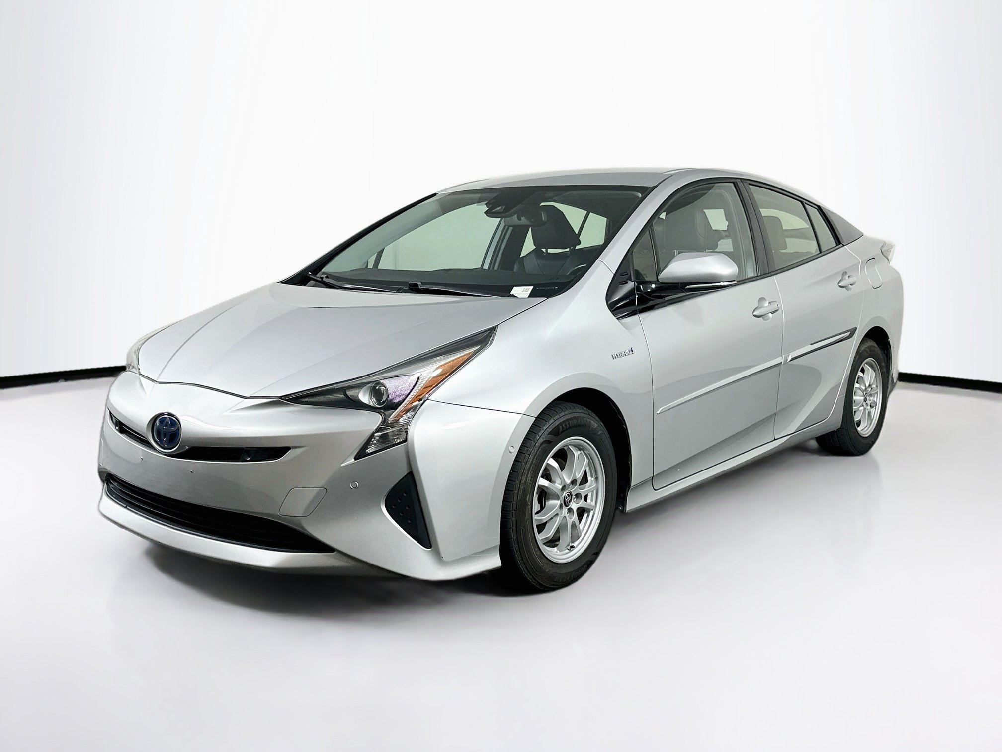 Used 2017 Toyota Prius Four FWD image 3