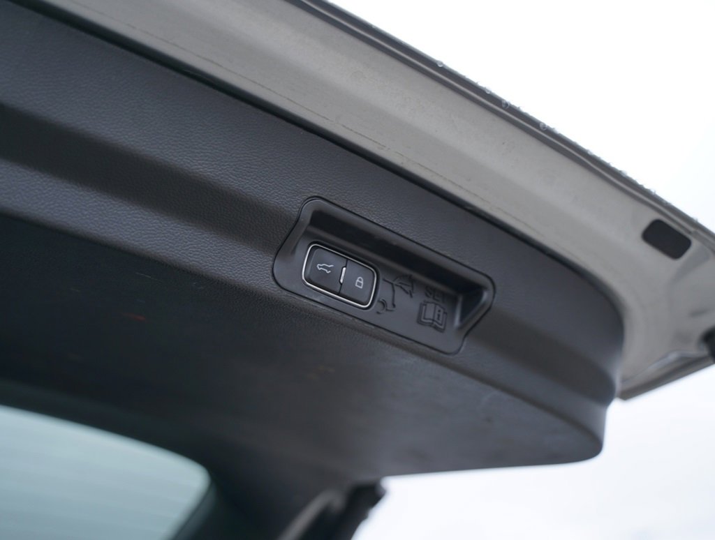 Used 2020 Ford Explorer XLT w/ Equipment Group 202A image 8