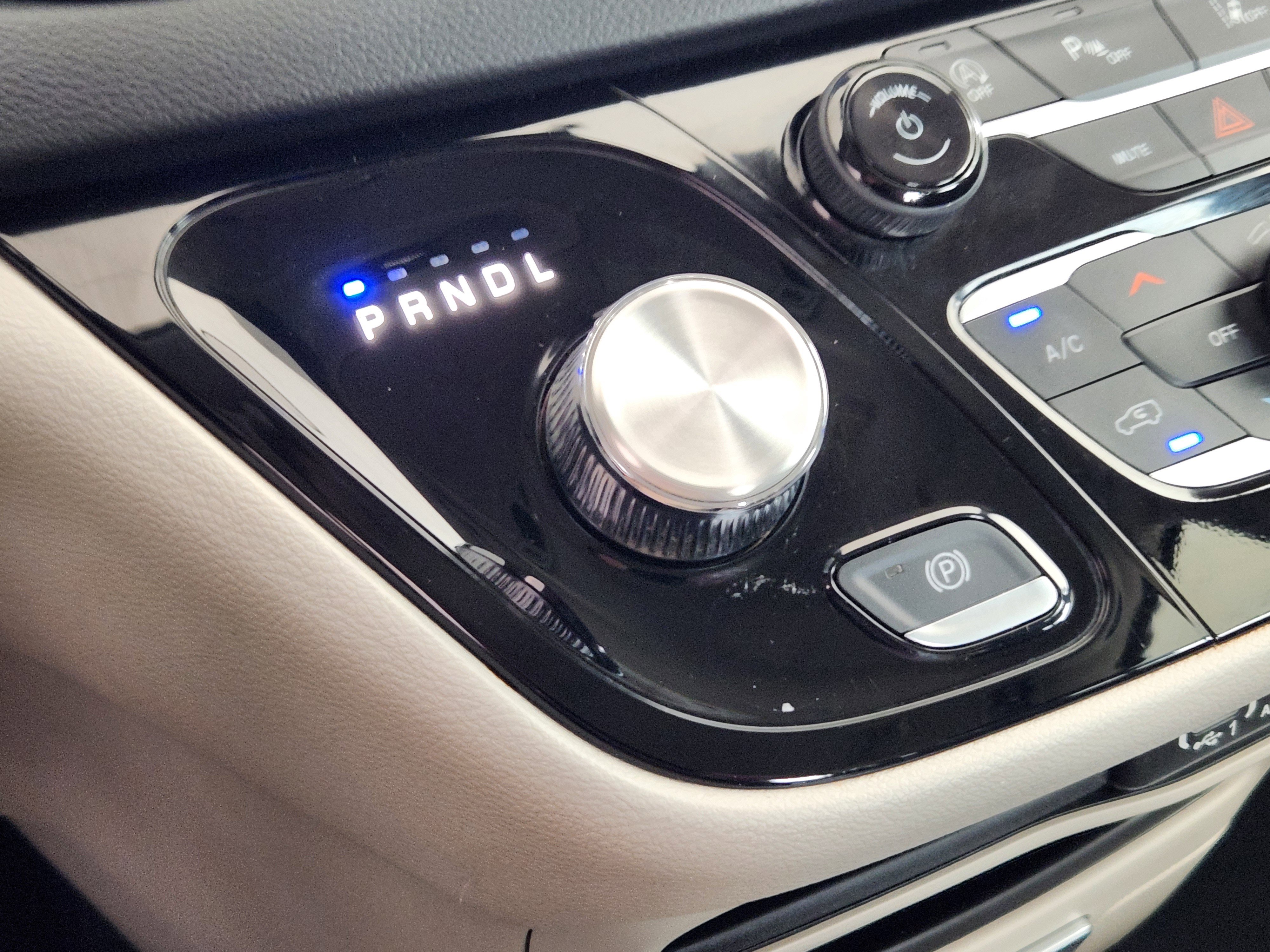 Used 2023 Chrysler Pacifica Touring-L FWD image 21