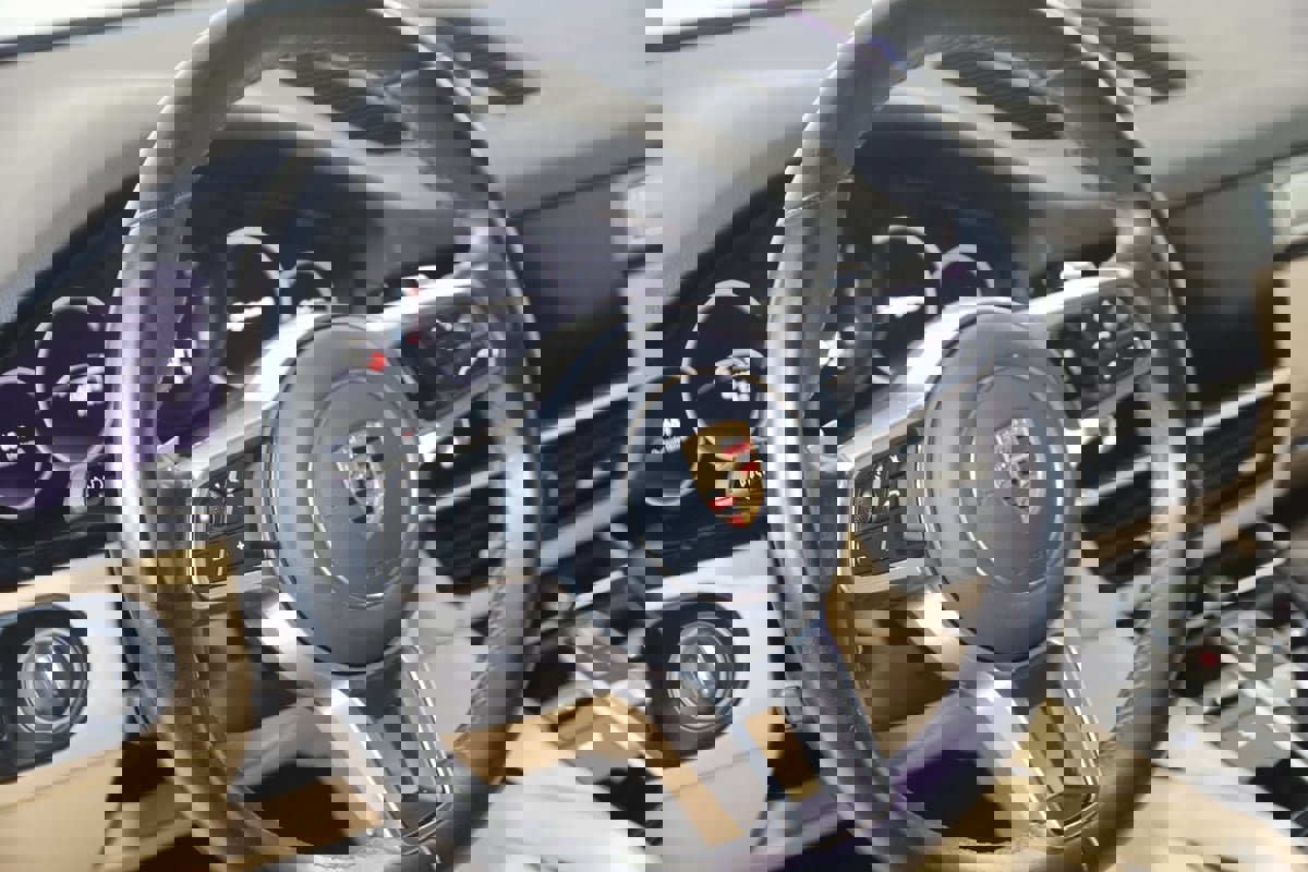 Used 2022 Porsche Cayenne Platinum Edition w/ Premium Package Plus image 40