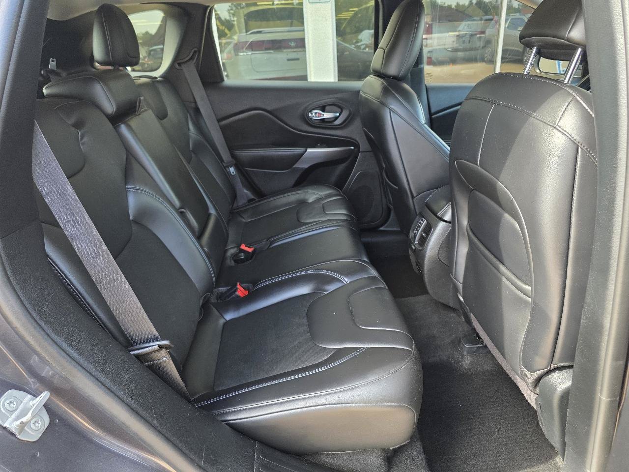 Used 2020 Jeep Cherokee Latitude Plus w/ Cold Weather Group FWD image 22