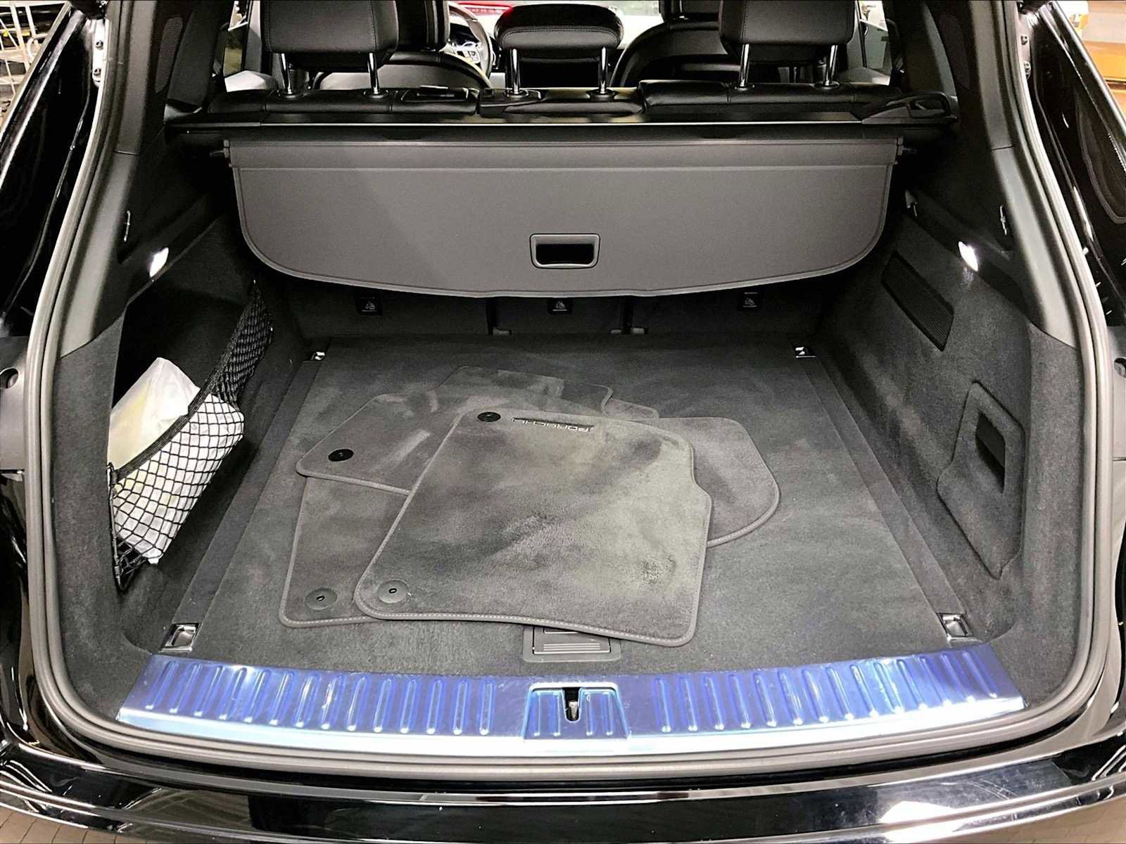 Used 2022 Porsche Cayenne image 40