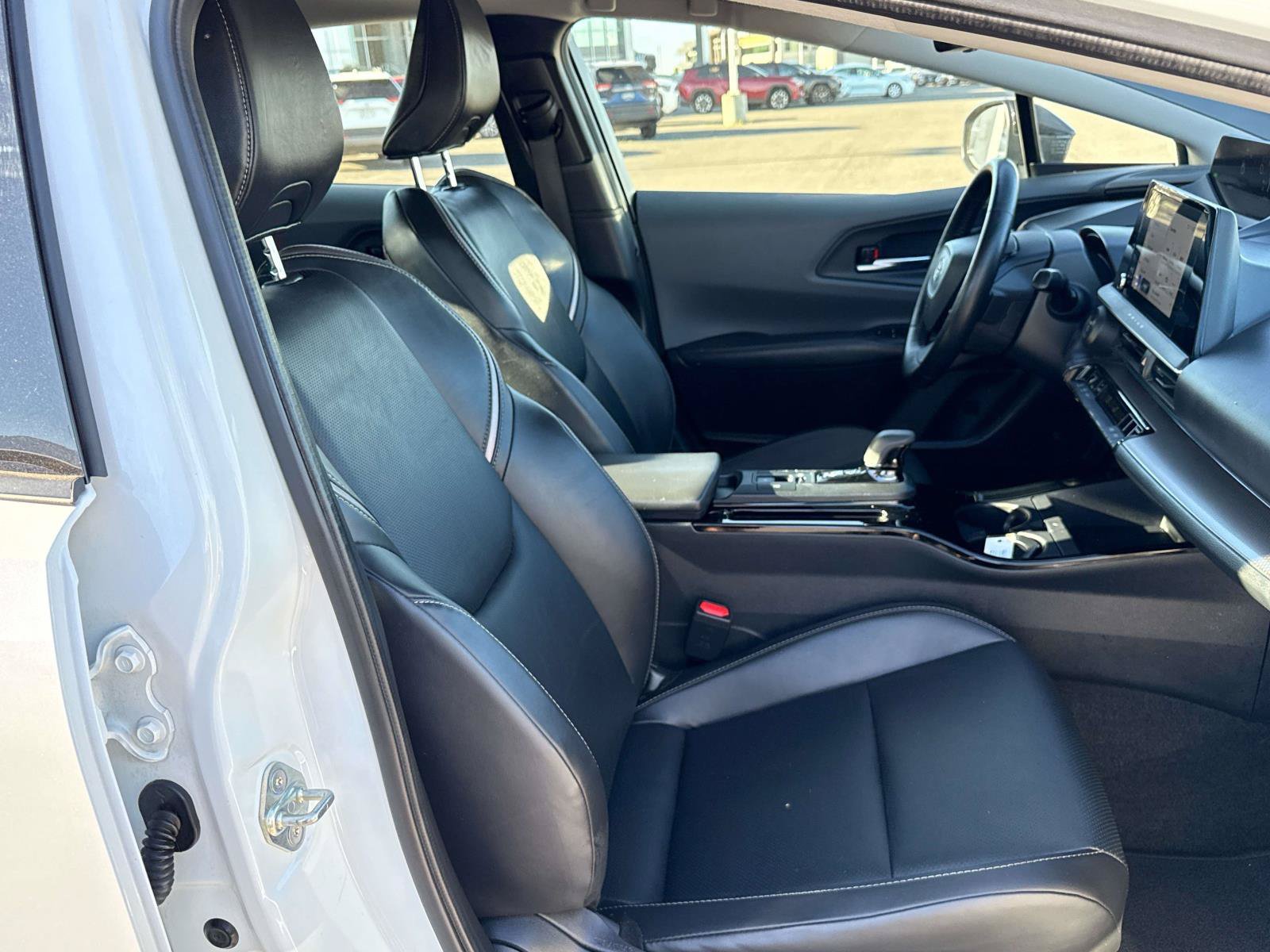 Used 2025 Toyota Prius XLE FWD image 17