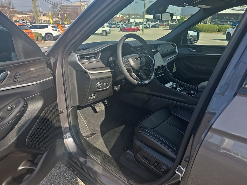 New 2025 Jeep Grand Cherokee Limited image 12