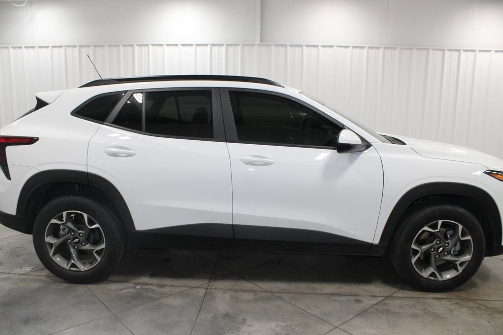 Used 2024 Chevrolet Trax LT image 11
