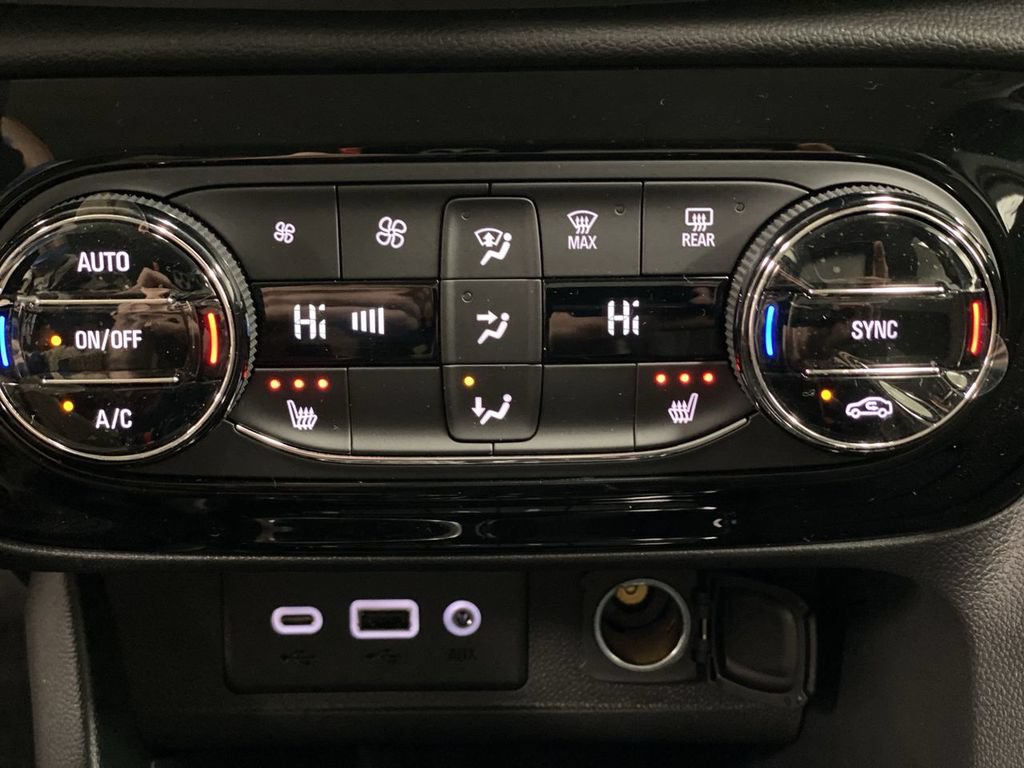Used 2021 Buick Encore GX Select w/ Sport Touring Package FWD image 18