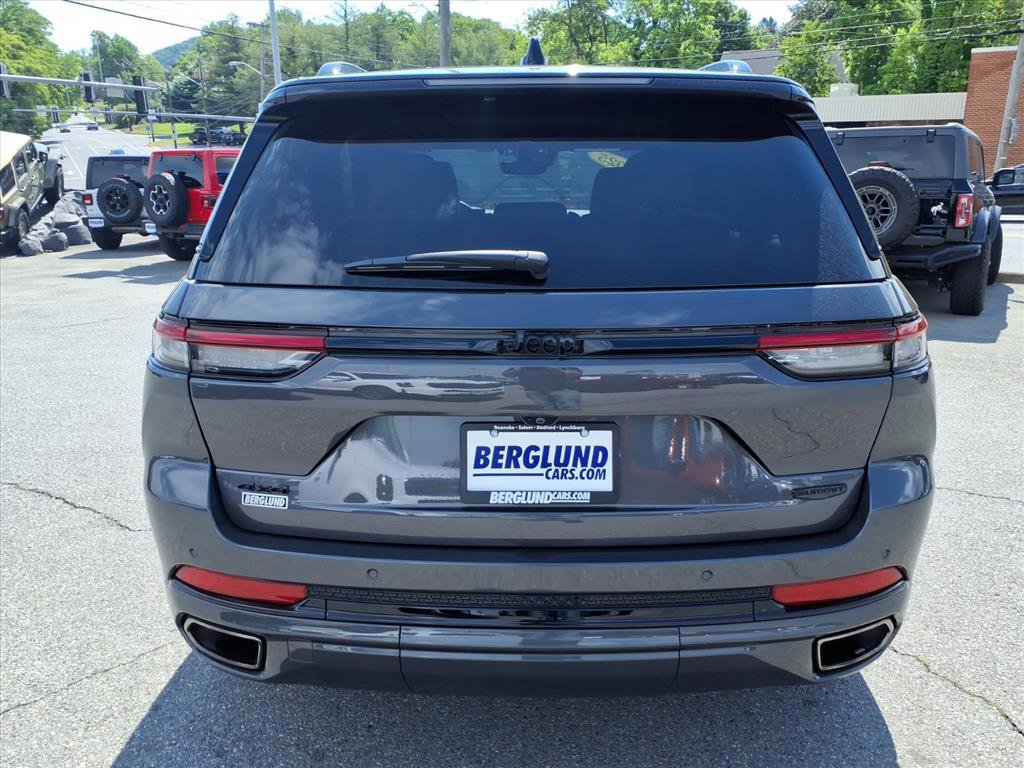 Used 2025 Jeep Grand Cherokee Summit w/ Obsidian Package AWD/4WD image 5