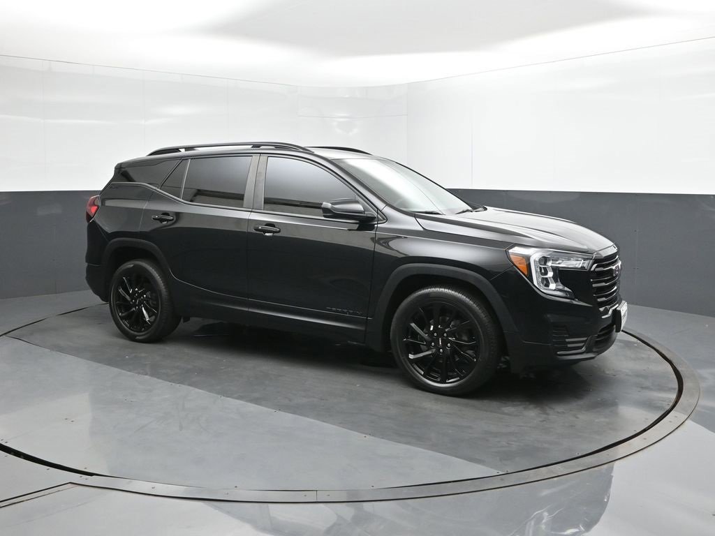 Used 2023 GMC Terrain SLE w/ Driver Convenience Package image 17