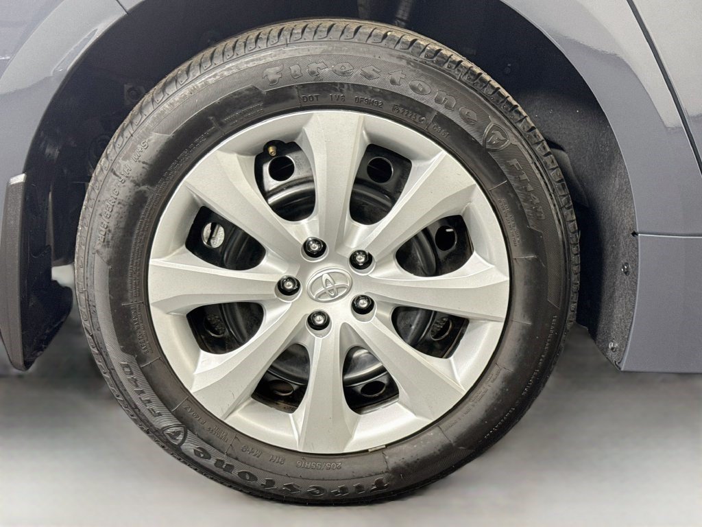 Used 2025 Toyota Corolla LE FWD image 31