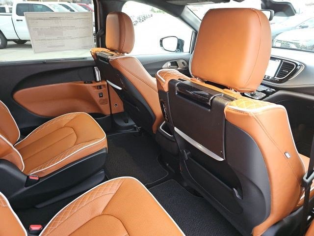 New 2026 Chrysler Pacifica Pinnacle image 17