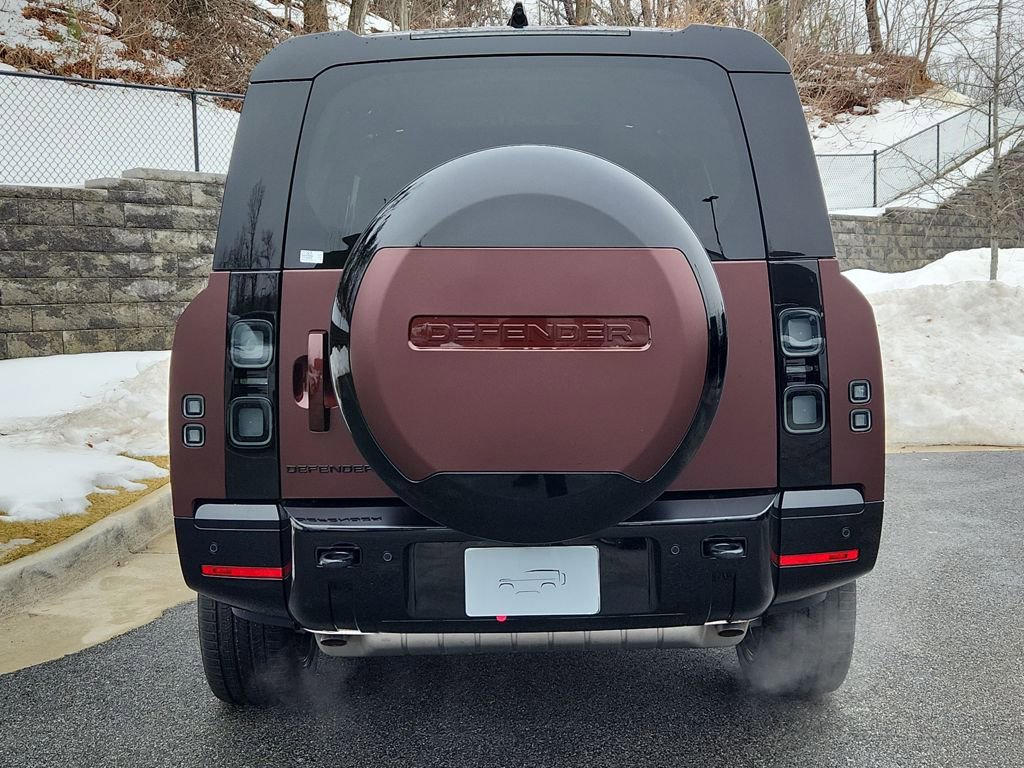 New 2026 Land Rover Defender 130 X-Dynamic SE image 7