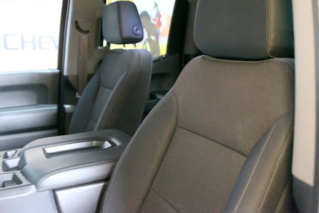 Used 2019 Chevrolet Silverado 1500 Custom w/ Custom Convenience Package AWD/4WD image 16