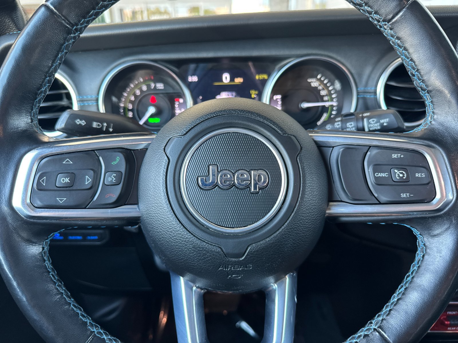 Used 2022 Jeep Wrangler Unlimited Rubicon 4xe w/ Cold Weather Group AWD/4WD image 27