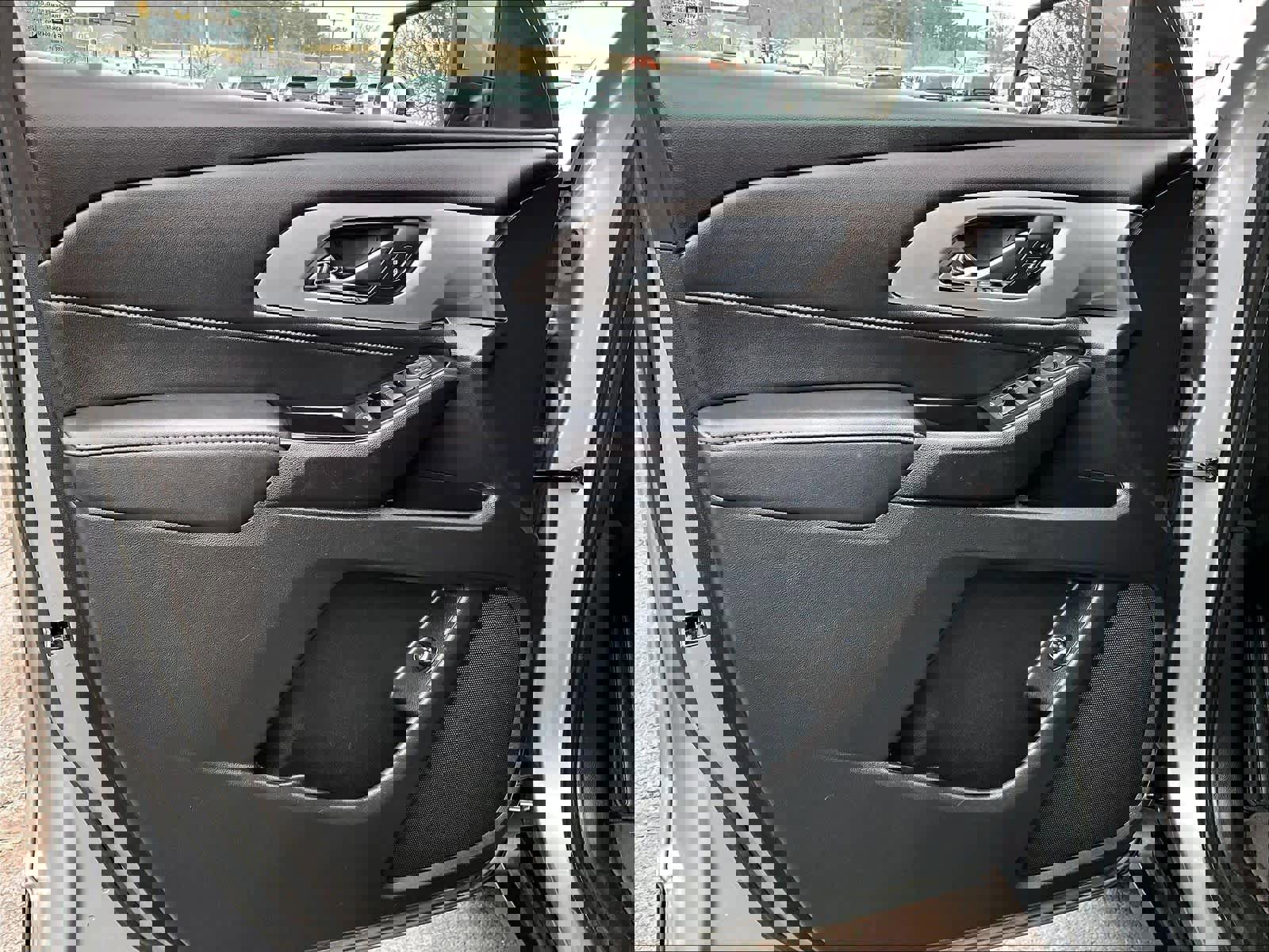 Used 2023 Chevrolet Traverse LT image 9