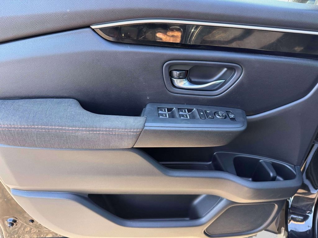 Used 2023 Honda Pilot Sport image 16