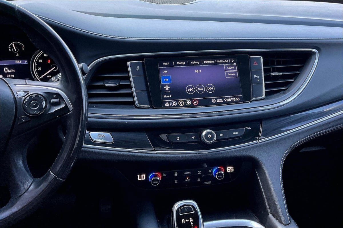 Used 2020 Buick Enclave Essence image 6