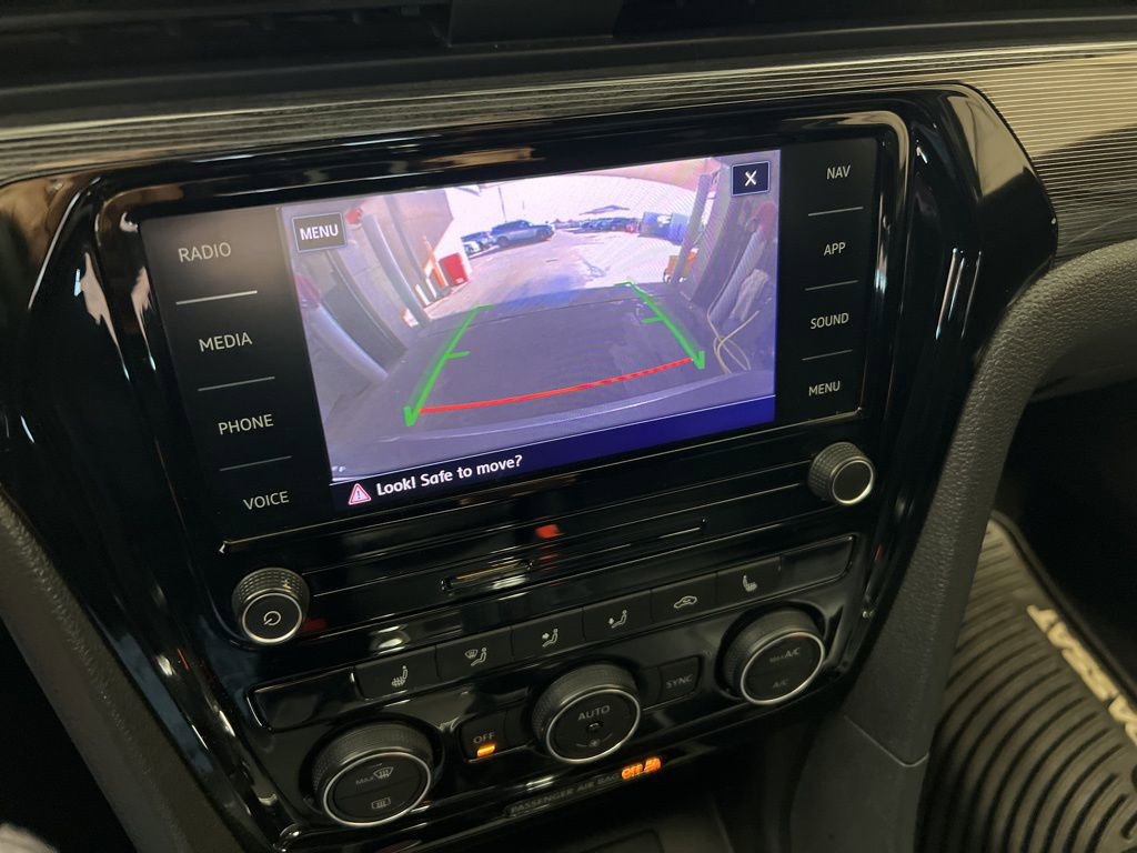 Used 2022 Volkswagen Passat 2.0T R-Line image 27