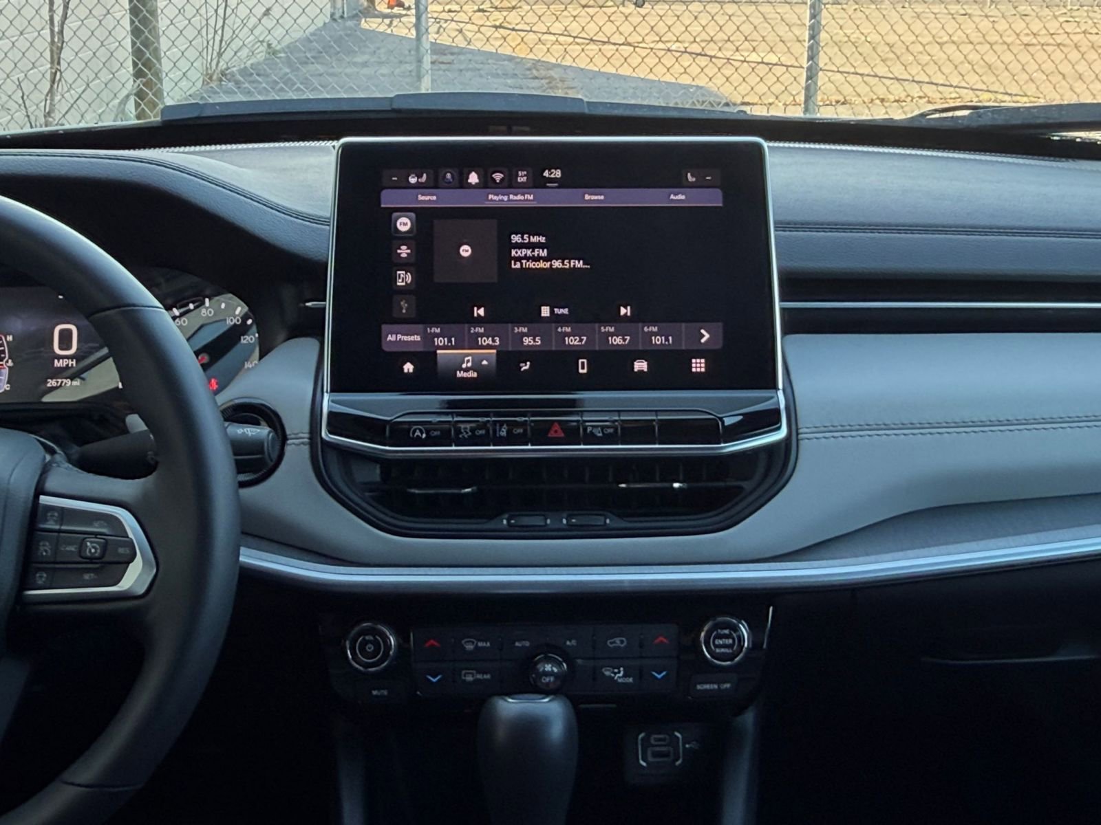 Used 2025 Jeep Compass Limited image 17