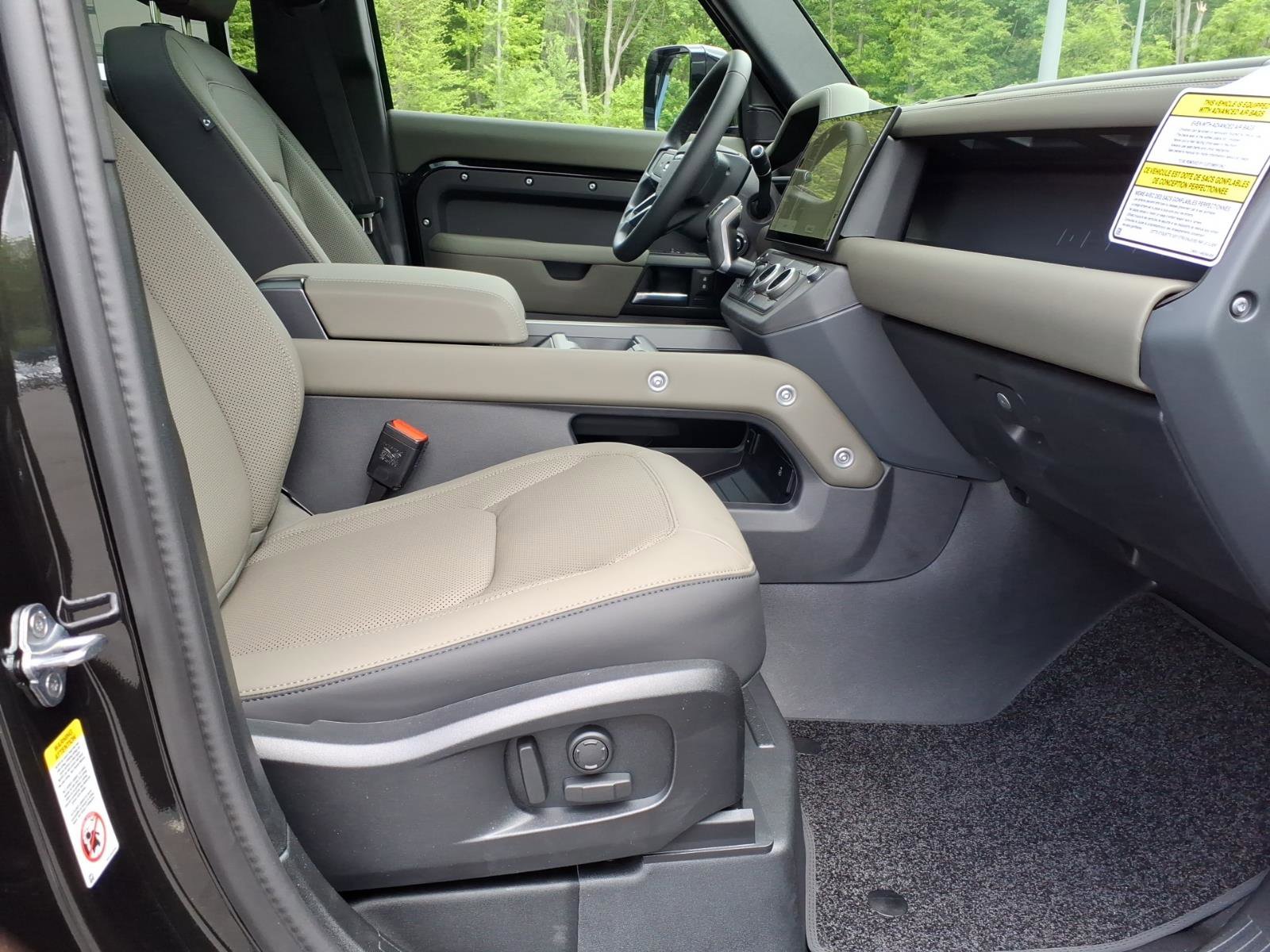 New 2026 Land Rover Defender 110 X-Dynamic SE AWD/4WD image 3