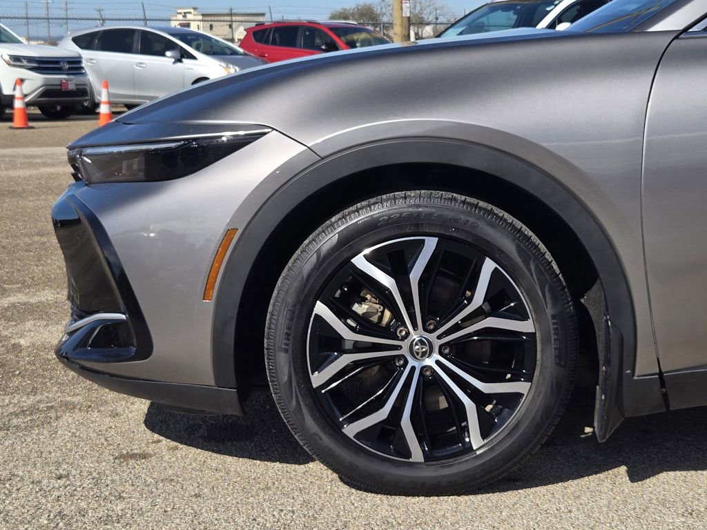 Used 2023 Toyota Crown Limited image 6