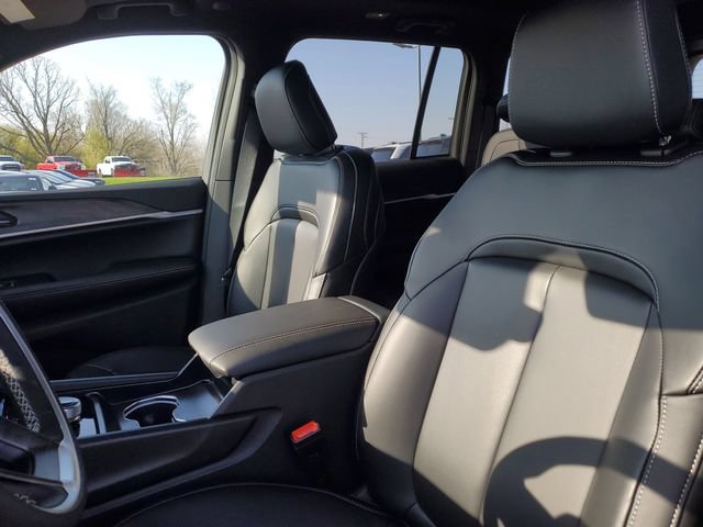 New 2026 Jeep Grand Cherokee Limited w/ Limited Altitude Package AWD/4WD image 11