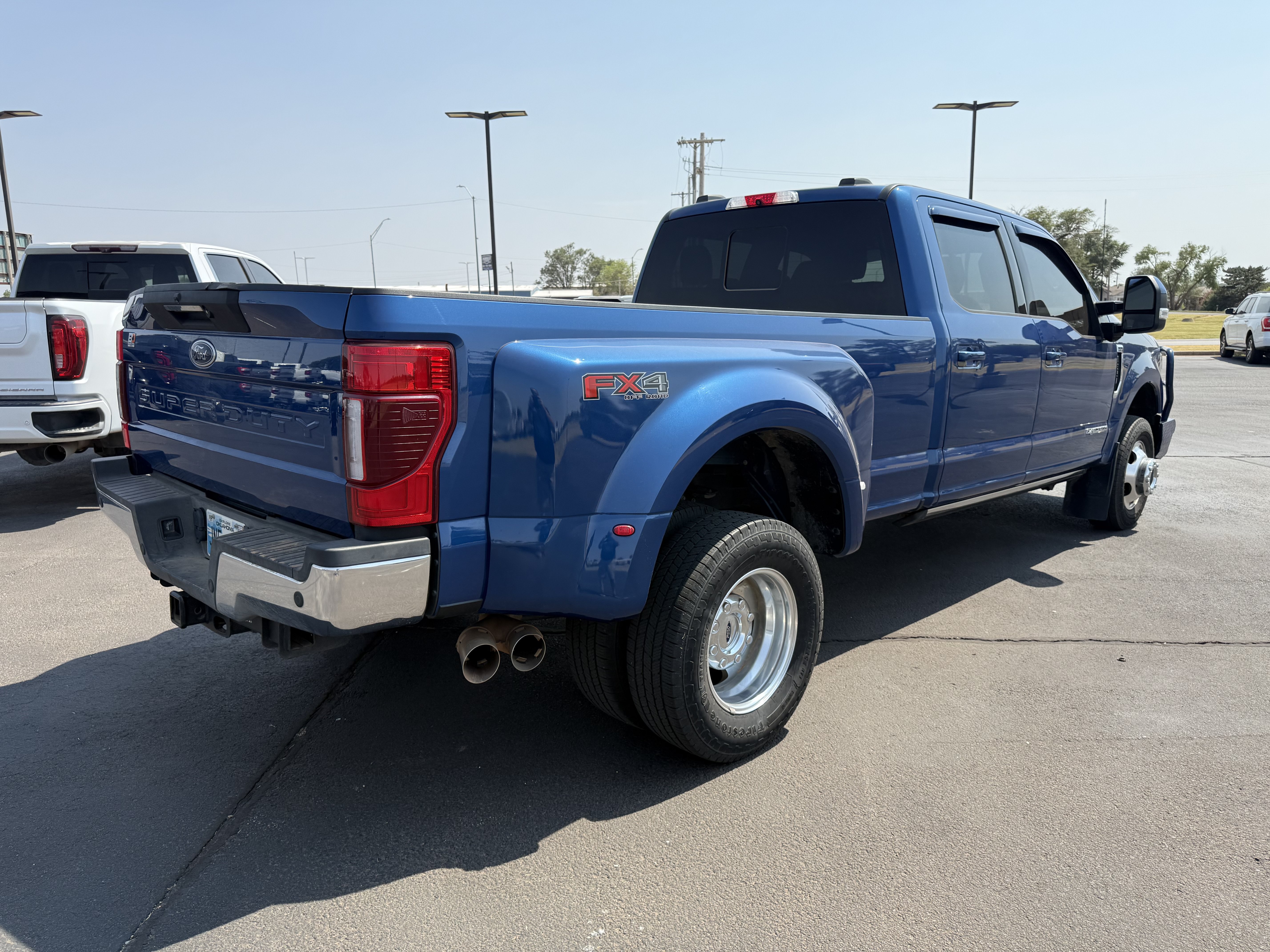 Used 2022 Ford F350 Lariat w/ Lariat Ultimate Package AWD/4WD image 3