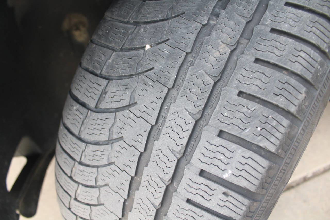 Used 2015 Volkswagen Tiguan SE image 16