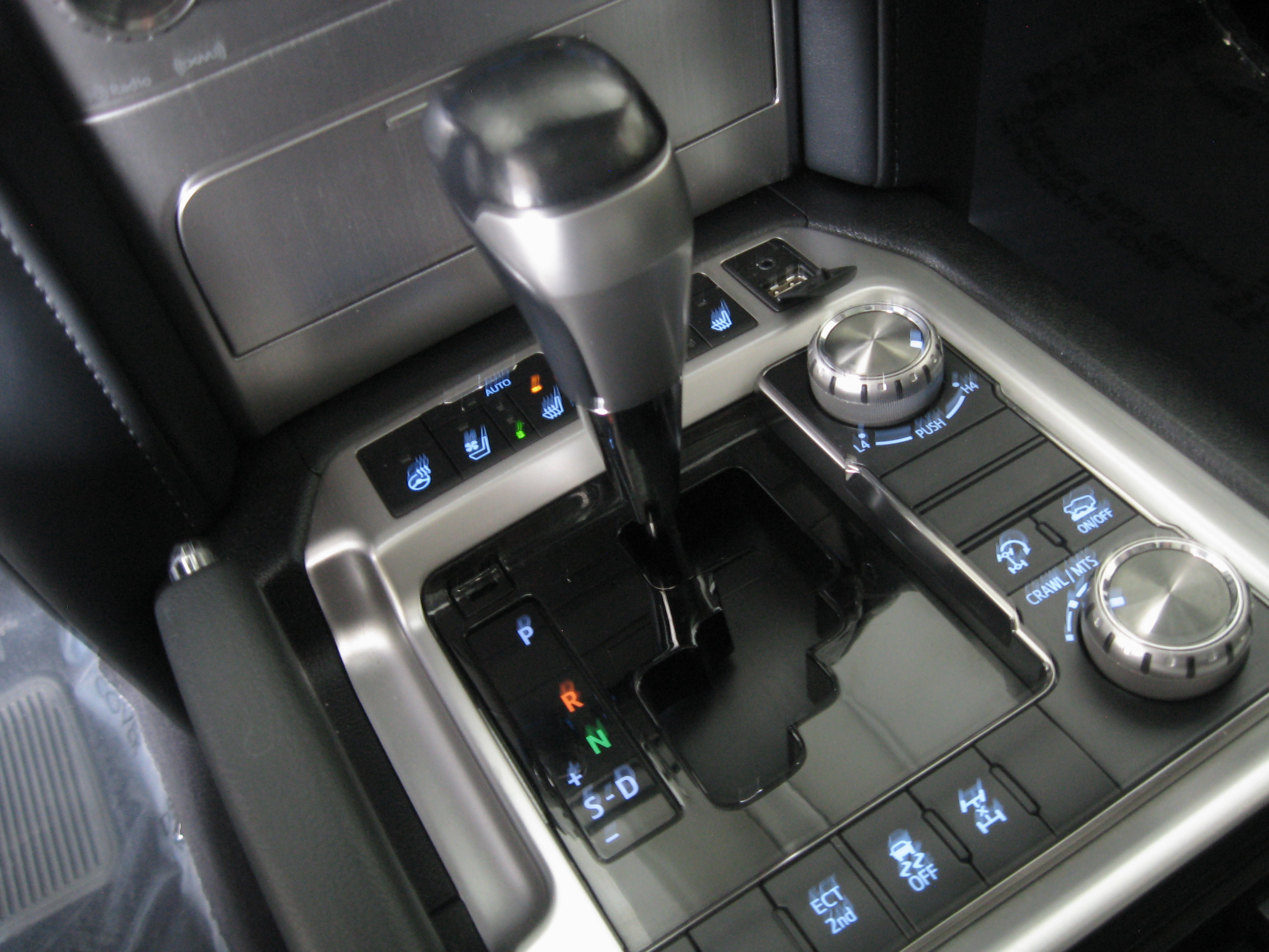 Used 2018 Toyota Land Cruiser image 19