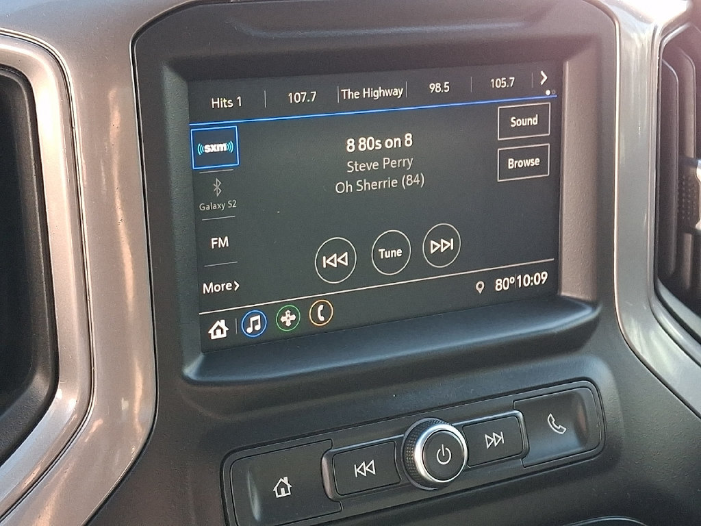 Used 2020 Chevrolet Silverado 1500 Custom w/ Custom Value Package AWD/4WD image 3