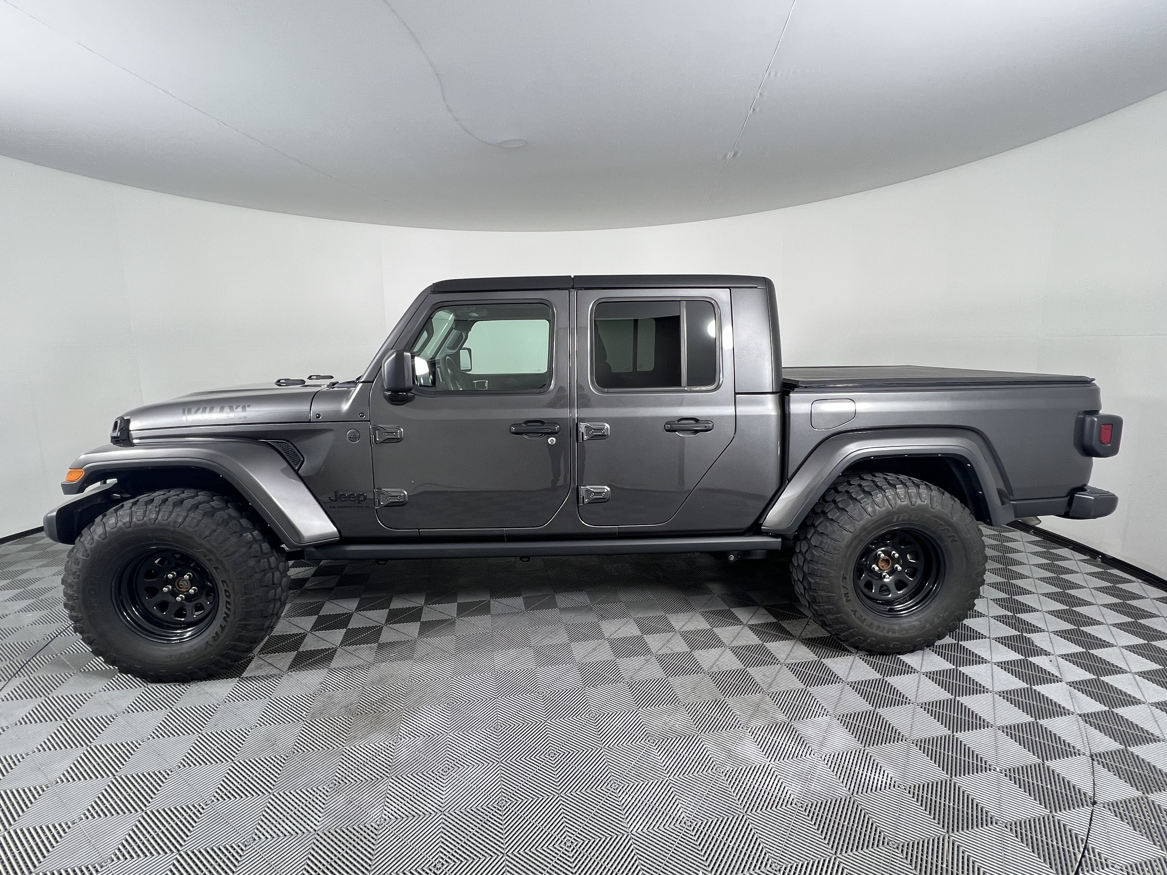 Used 2023 Jeep Gladiator Sport AWD/4WD image 9